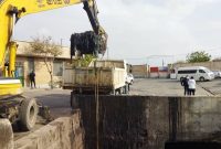 آمادگی ایلام برای مقابله با سیلاب‌های پاییزی؛ لایروبی حوضچه‌های آرامش