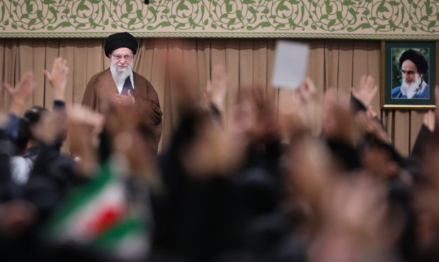 رهبر انقلاب: ۱۳ آبان باید در تاریخ و حافظه ملی بماند/ اختلاف ایران و آمریکا ذاتی است رهبر انقلاب: ۱۳ آبان باید در تاریخ و حافظه ملی بماند/ اختلاف ایران و آمریکا ذاتی است