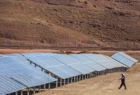 ۴۲۰ پنل خورشیدی میان عشایر ایلام توزیع می شود