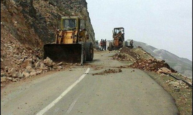 ۴۵ مورد ریزش‌برداری پس از بارش‌های اخیر در جاده‌های ایلام انجام شد