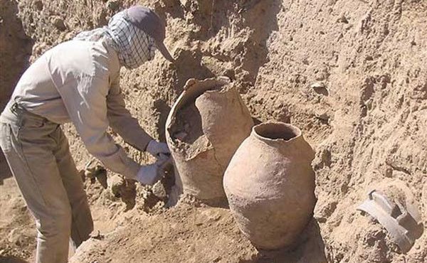 ۱۶۲ مهره تاریخی از حفاران غیرمجاز در دهلران ایلام کشف شد ۱۶۲ مهره تاریخی از حفاران غیرمجاز در دهلران ایلام کشف شد