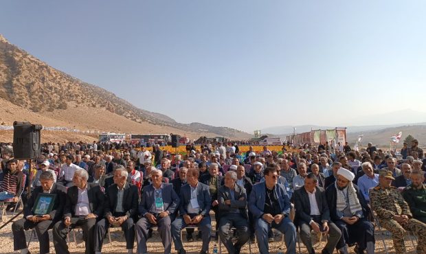 فیلم/طنین زیبای «الله اکبر» حاضرین در یادواره سرداران و ۴۰۰ شهید ایل خزل استان ایلام