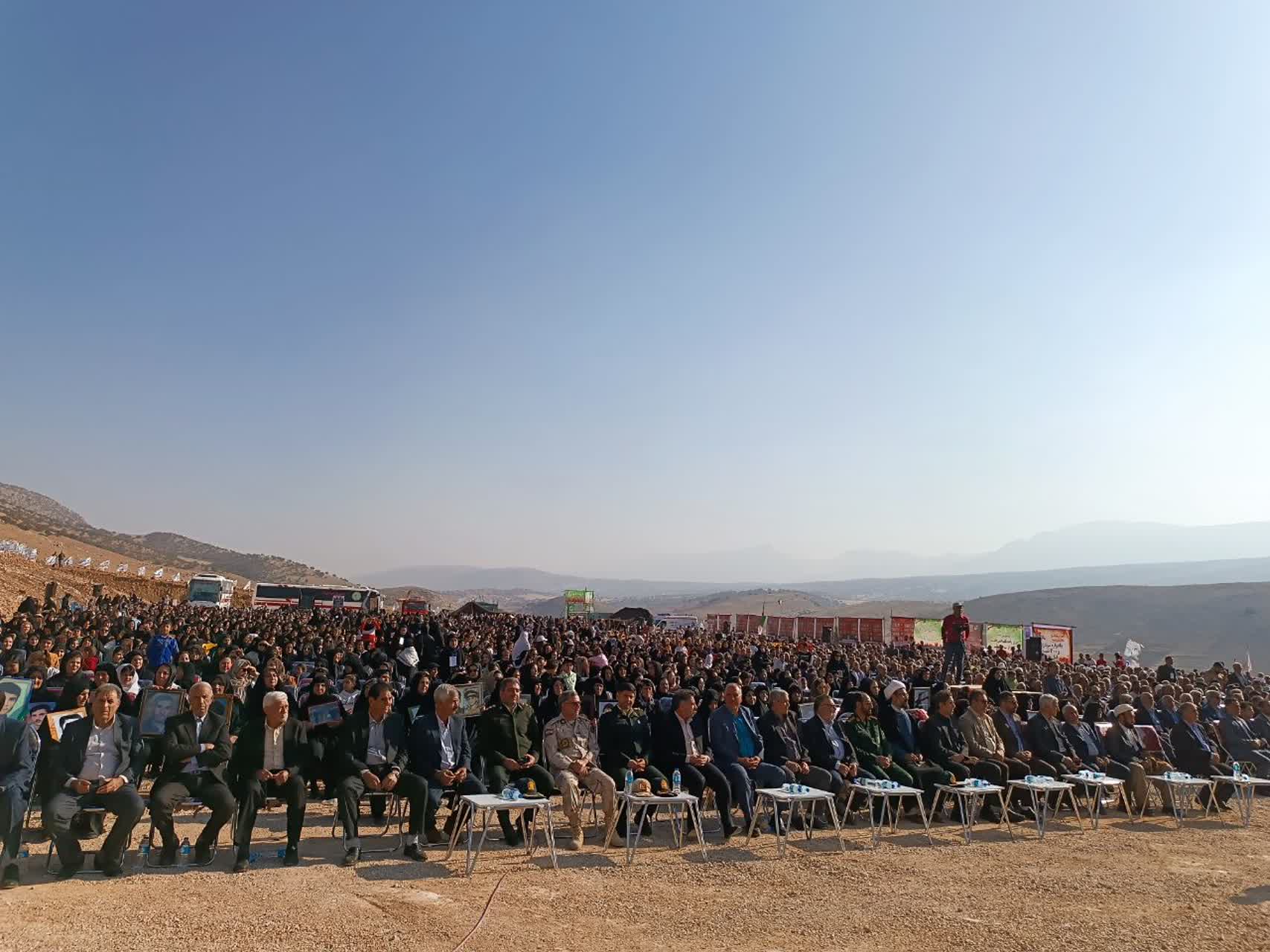 عشق به شهدا نسل به نسل در دلهایمان زنده است…