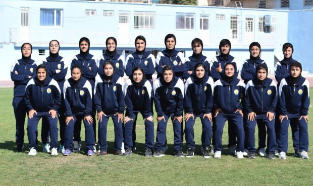 پیروزی افتخارآمیز تیم ۱۰ نفره فوتبال بانوان پالایش گاز ایلام در کردستان پیروزی افتخارآمیز تیم ۱۰ نفره فوتبال بانوان پالایش گاز ایلام در کردستان