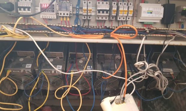 کشف ۶ دستگاه ماینر غیرمجاز در استان ایلام کشف ۶ دستگاه ماینر غیرمجاز در استان ایلام