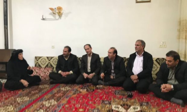 دیدار مدیرکل بنیاد شهید و امور ایثارگران استان ایلام با خانواده های معظم شهدا در چرداول