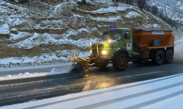 ۳۰۶ کیلومتر باند از جاده‌های ایلام برف روبی شد
