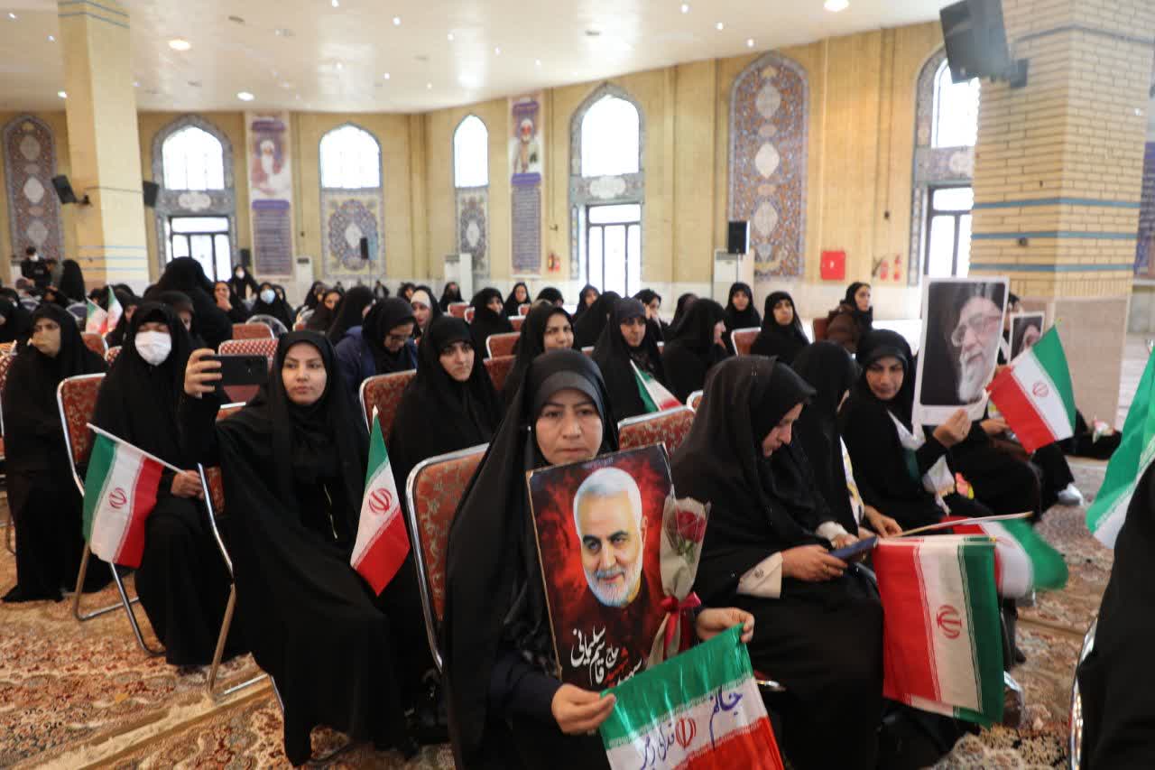 گزارش تصویری/ مراسم ششمین سالگرد شهادت حاج قاسم سلیمانی، ابومهدی المهندس و شهدای مقاومت با حضور امام جمعه ایلام، استاندار و مردم ولایتمدار شهر ایلام