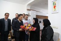 دیدار سرپرست شرکت گاز ایلام با خانواده شهید به مناسبت دهه فجر