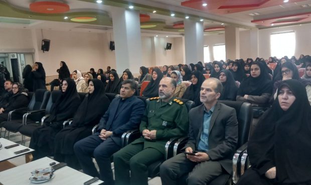 زن ایرانی، با فعالیت در عرصه‌های فرهنگی و اقتصادی، الگویی شایسته برای جوامع اسلامی است
