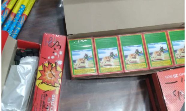 عرضه هرگونه ترقه و مواد آتش زا در سطح بازارها ممنوع است. با فروشندگان برخورد می شود عرضه هرگونه ترقه و مواد آتش زا در سطح بازارها ممنوع است. با فروشندگان برخورد می شود