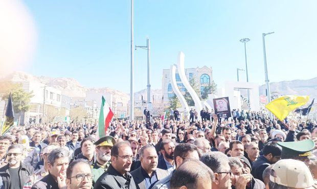 گزارش تصویری/ تشییع پیکر مطهر شهدای مرزبانی در ایلام با حضور مسئولان و مردم گزارش تصویری/ تشییع پیکر مطهر شهدای مرزبانی در ایلام با حضور مسئولان و مردم