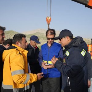در سایه پهپادهای دشمن و زیر آتش جنگندهها/ حماسه ۱۲ ساعته متخصصین گاز ایلام در صالحآباد در سایه پهپادهای دشمن و زیر آتش جنگندهها/ حماسه ۱۲ ساعته متخصصین گاز ایلام در صالحآباد