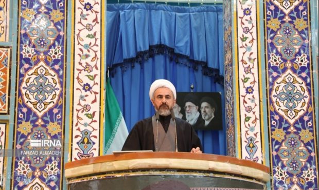 امام جمعه ایلام: بازدارندگی و جهاد اقتصادی همتراز اقتدار نظامی است امام جمعه ایلام: بازدارندگی و جهاد اقتصادی همتراز اقتدار نظامی است