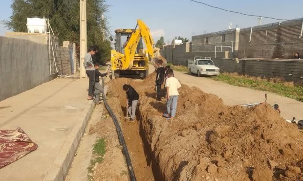 اتمام شبکه جدید توزیع آب روستای ولیعصر دهلران با اجرای ۱۲ کیلومتر خط لوله/ بهبود وضعیت آب شرب ۱۲۰۰ نفر اتمام شبکه جدید توزیع آب روستای ولیعصر دهلران با اجرای ۱۲ کیلومتر خط لوله/ بهبود وضعیت آب شرب ۱۲۰۰ نفر