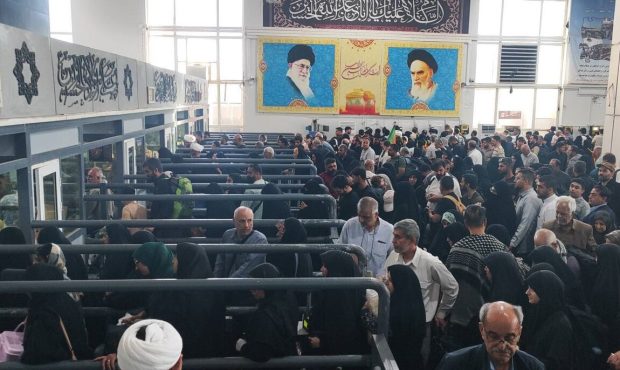 تامین اتوبوس برای بازگشت زوار عرفه در مرز مهران