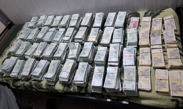 توقیف بیش از ۵ میلیارد ریال اسکناس قاچاق در پست کنترل پایانه مرزی مهران