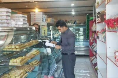 برخورد قضایی با قنادیها و شیرینیفروشیهای متخلف در کمفروشی برخورد قضایی با قنادیها و شیرینیفروشیهای متخلف در کمفروشی