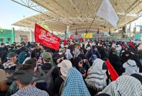 موکب سلام شهید در مرز مهران با رویکرد فرهنگی به زائران خدمت می کند