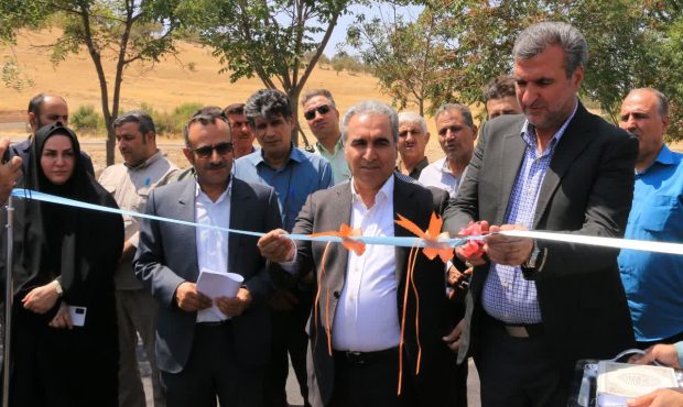 همزمان با هفته دولت؛ افتتاح آسفالت معابر ۶ روستای ایوان با اعتبار ۲۰۰ میلیارد ریال همزمان با هفته دولت؛ افتتاح آسفالت معابر ۶ روستای ایوان با اعتبار ۲۰۰ میلیارد ریال
