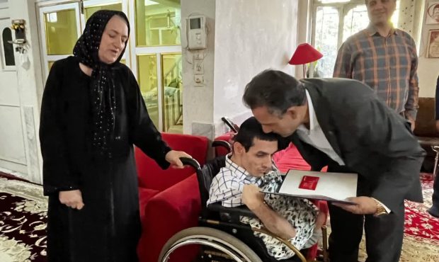 در هفته وحدت و دولت؛ مدیرعامل گاز ایلام با خانواده شهدا دیدار کرد