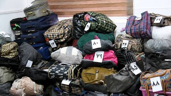 اشیای گمشده زائران اربعین در مرز مهران شناسایی و به صاحبانشان ارسال میشود اشیای گمشده زائران اربعین در مرز مهران شناسایی و به صاحبانشان ارسال میشود