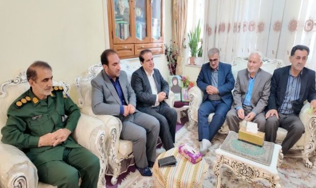 استاندار ایلام: مادران شهدا معماران ایستادگی و سرمایه معنوی جامعه هستند